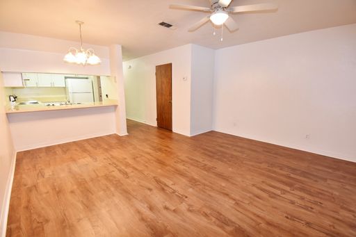 2/2.5 Townhouse @ Casablanca West – photo 1