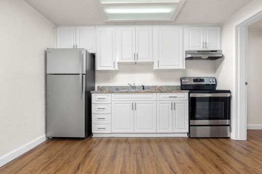 Renovated 1 bedroom, 1 bath flat