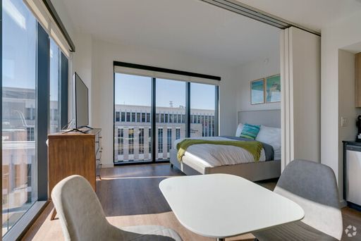 Luxury Downtown Corner Studio Apartment North Facing View – photo 1
