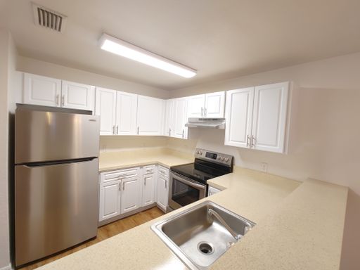 2/2.5 Townhouse @ Plaza Royale – photo 1