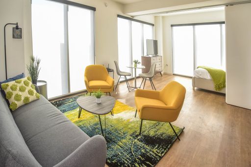 Luxury Downtown Corner Studio Apartment – photo 1