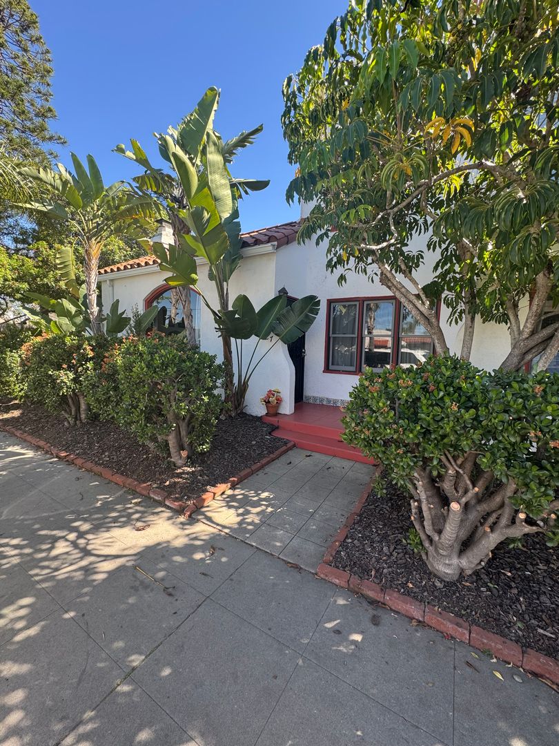 San Diego House: 3327 Thorn Street