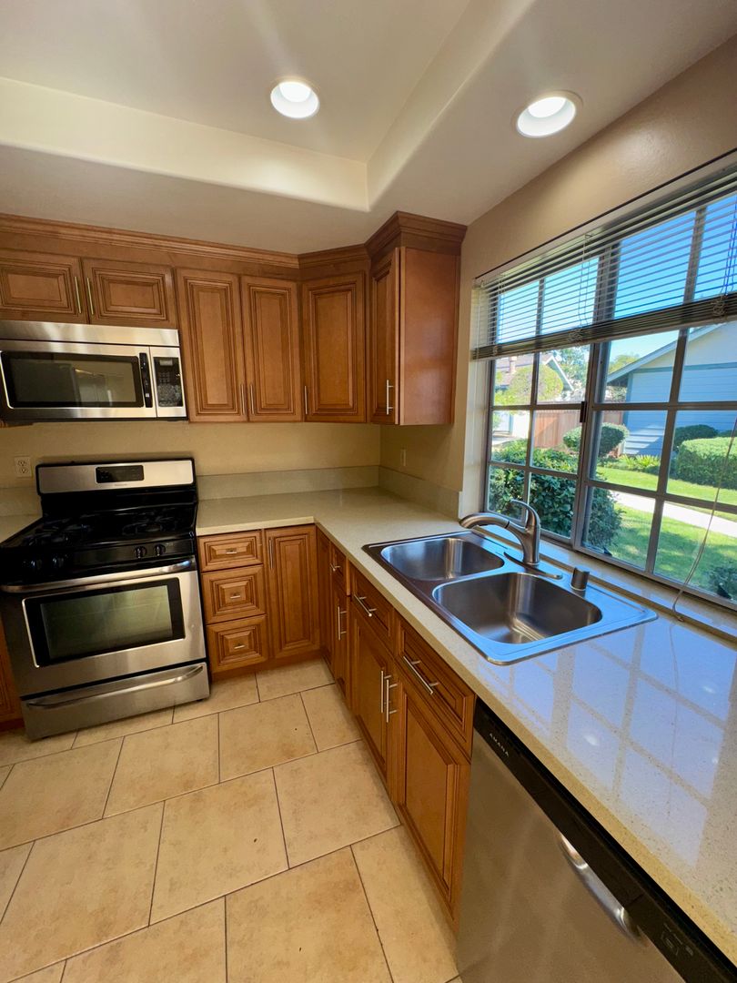 Escondido Townhome: 2488 Turnbridge Glen