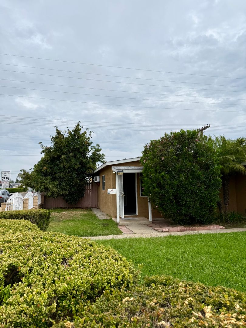 San Diego Apartment: 4901 Frink Ave