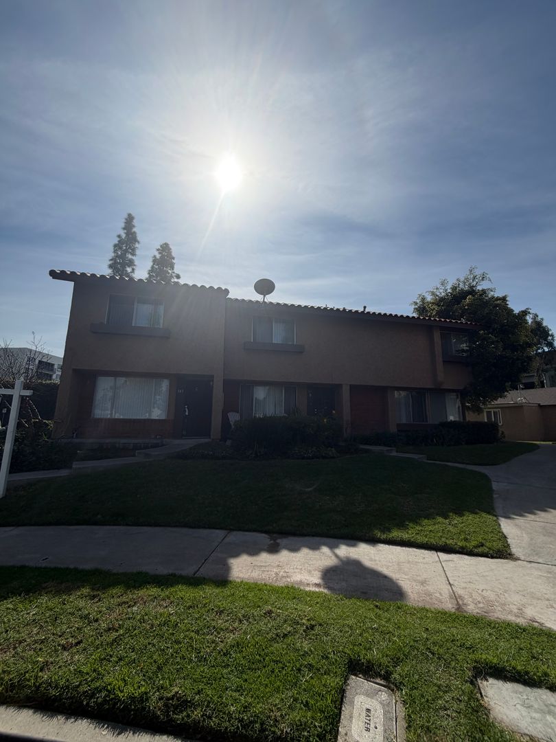 Placentia Apartment: 349 Camarillo Street