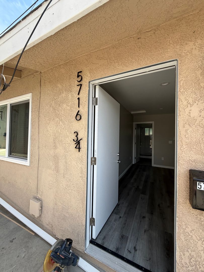 Bell Gardens Apartment: 5712 Priory St.