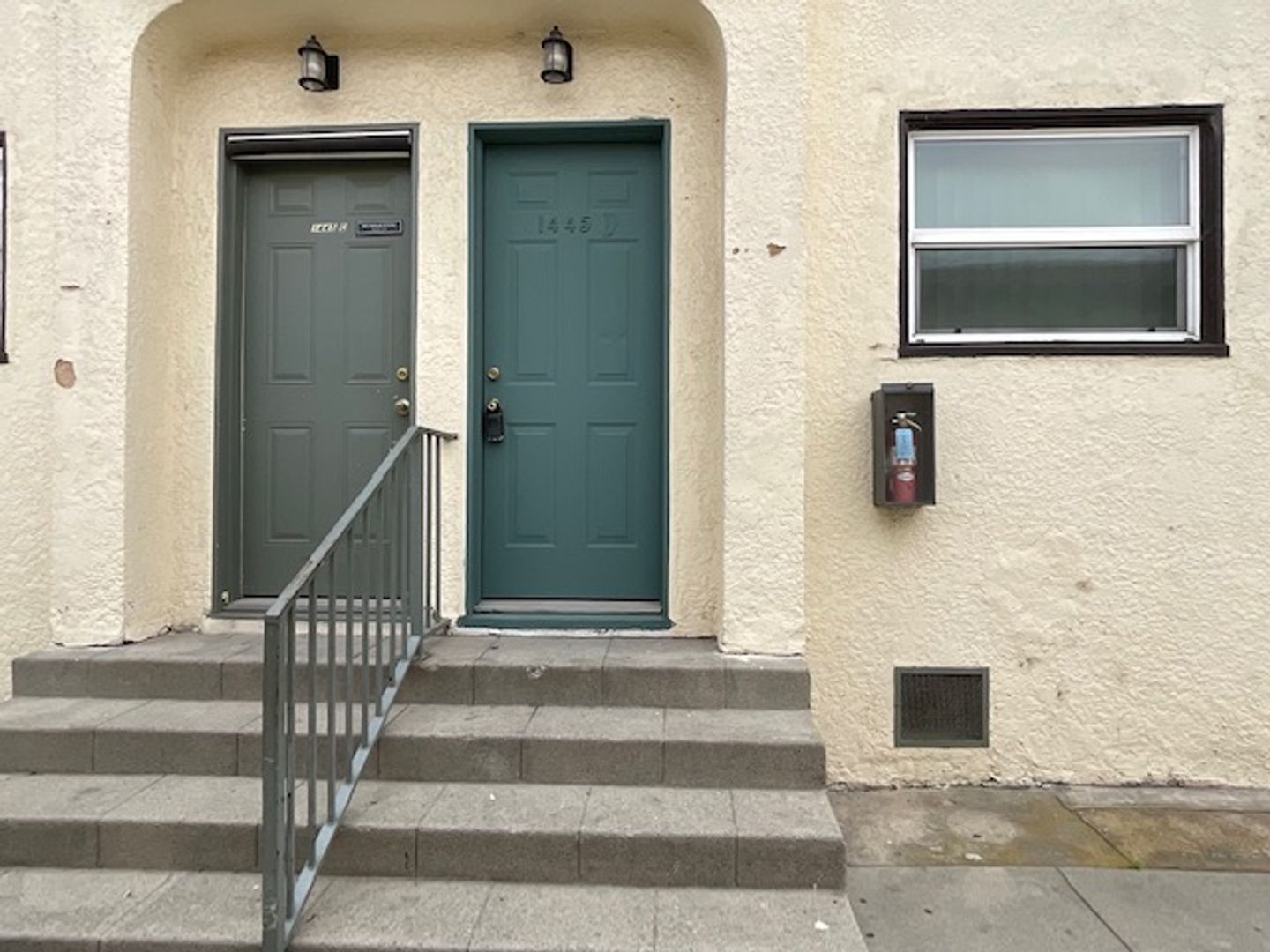 Long Beach Apartment: 1445 N. Warren Ave.