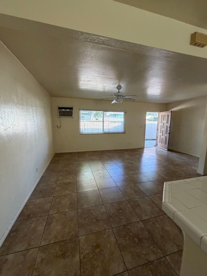 La Habra Apartment: 255 S. Monte Vista St.