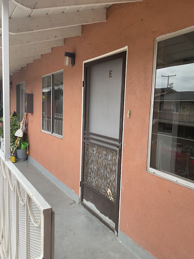 Maywood Apartment: 6126/S King Ave.