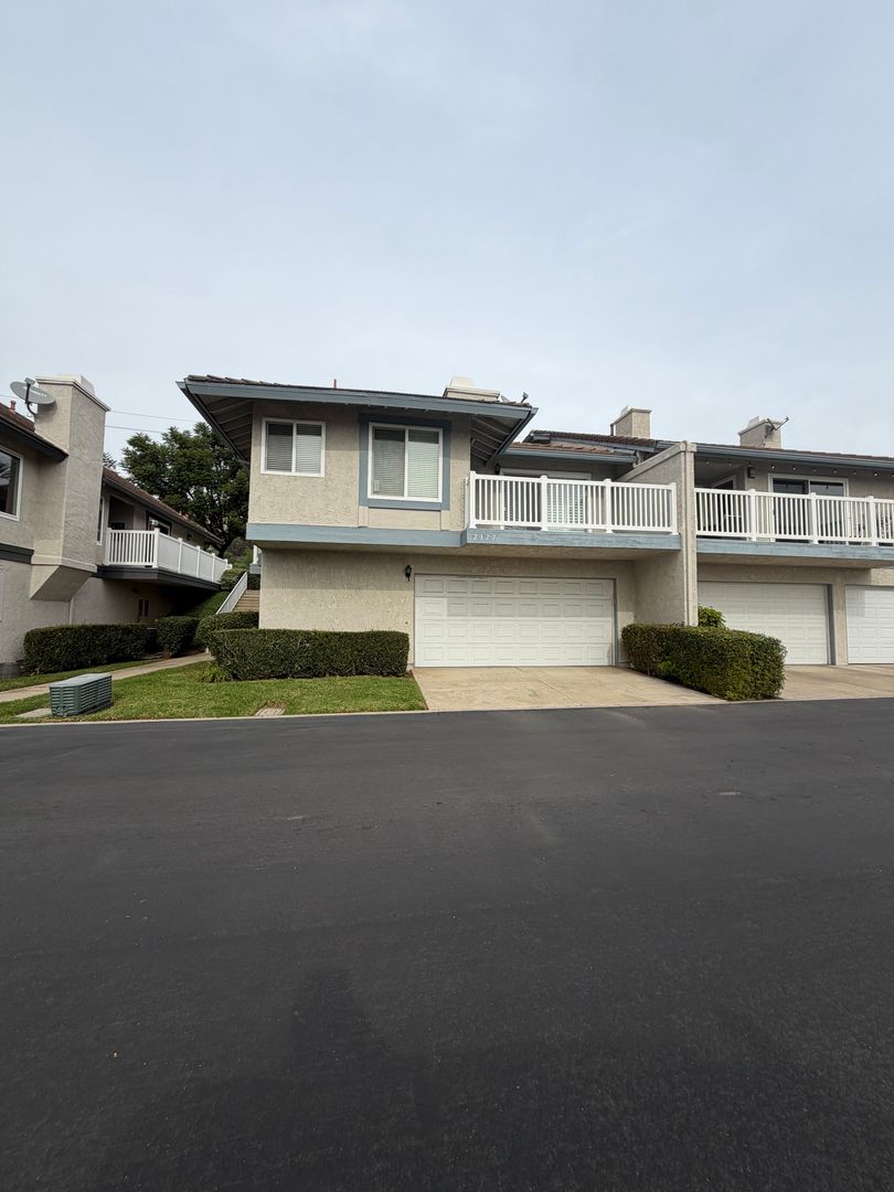 Brea House: 2377 Sommerset Dr