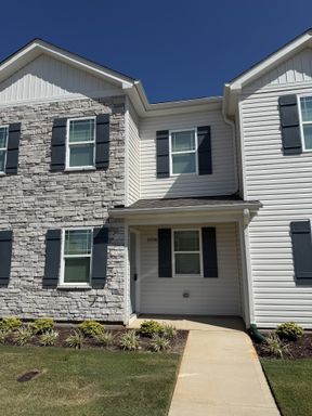 2 bd 2.5 ba townhome