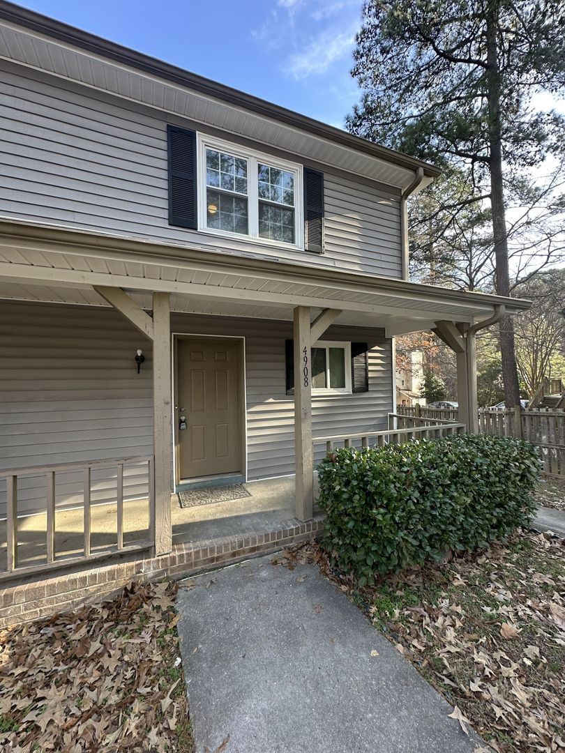 Raleigh Condo: 4908 N. New Hope Road