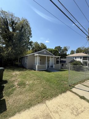 1 Bed 1 Bath Rental at 604 1/2 Bragg St, Raleigh, NC – photo 1