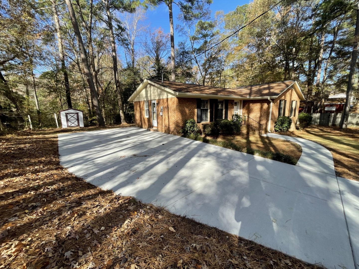 Raleigh House: 7761 Brookdale Drive