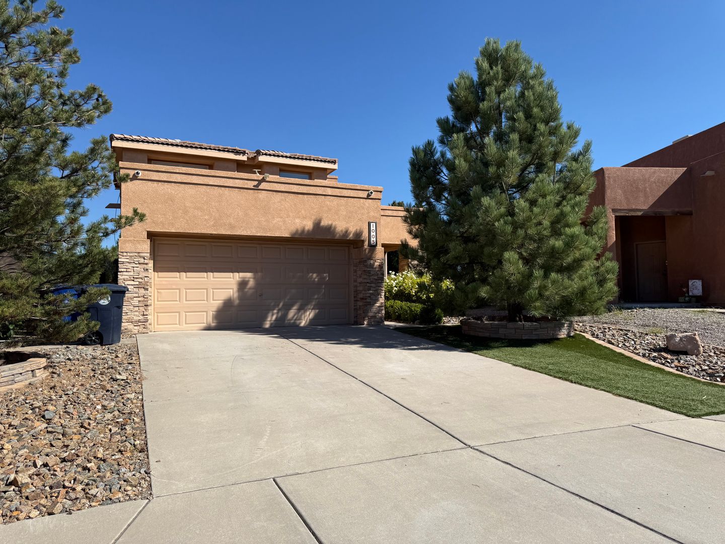 Albuquerque House: 1005 Via Chamisa