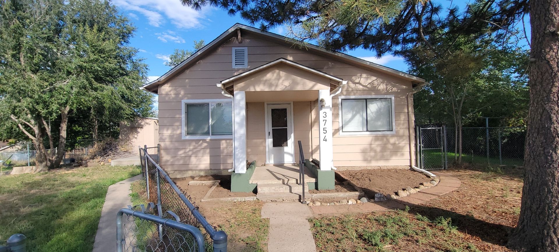 Englewood Apartment: 3754 S Delaware St