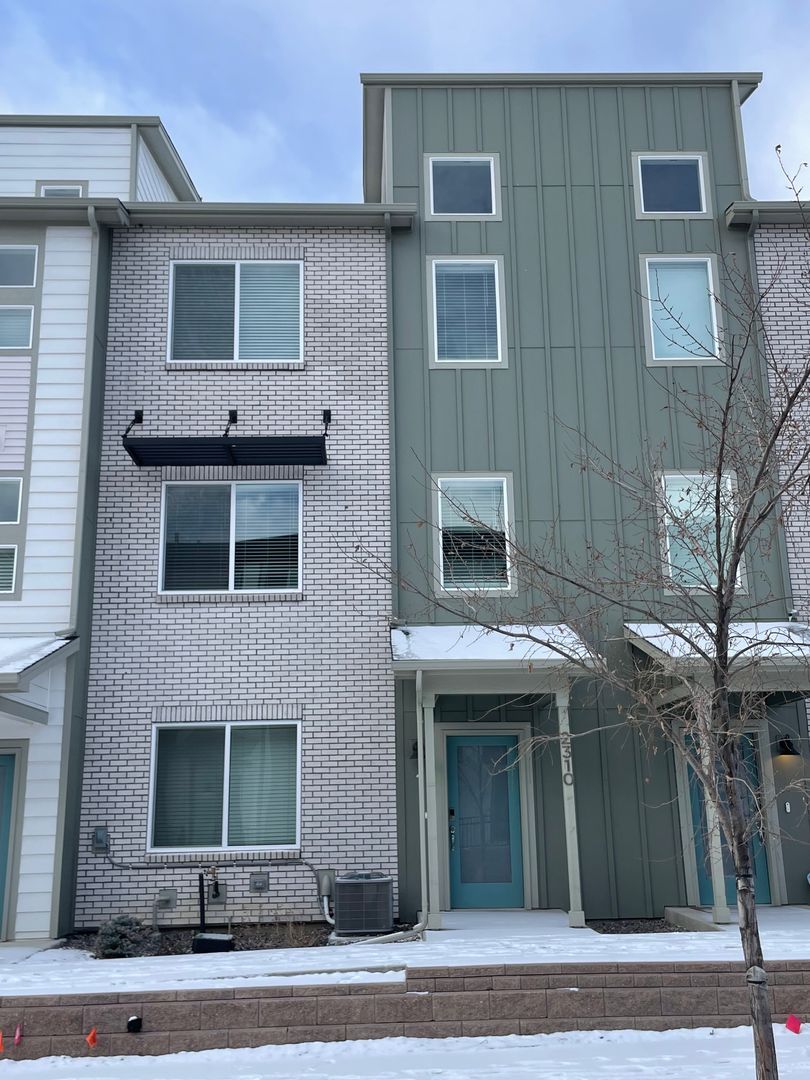 Broomfield House: 2310 Shoshone Pl