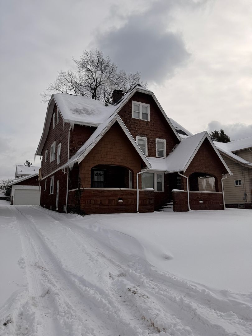 Akron Apartment: 967-969 Oakland ave