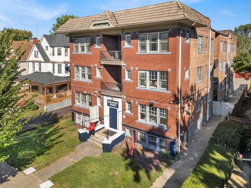 Modern Living at Brookside Manor! – photo 1