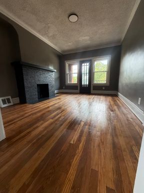 Renovated Kinsman 2 bedroom – photo 1