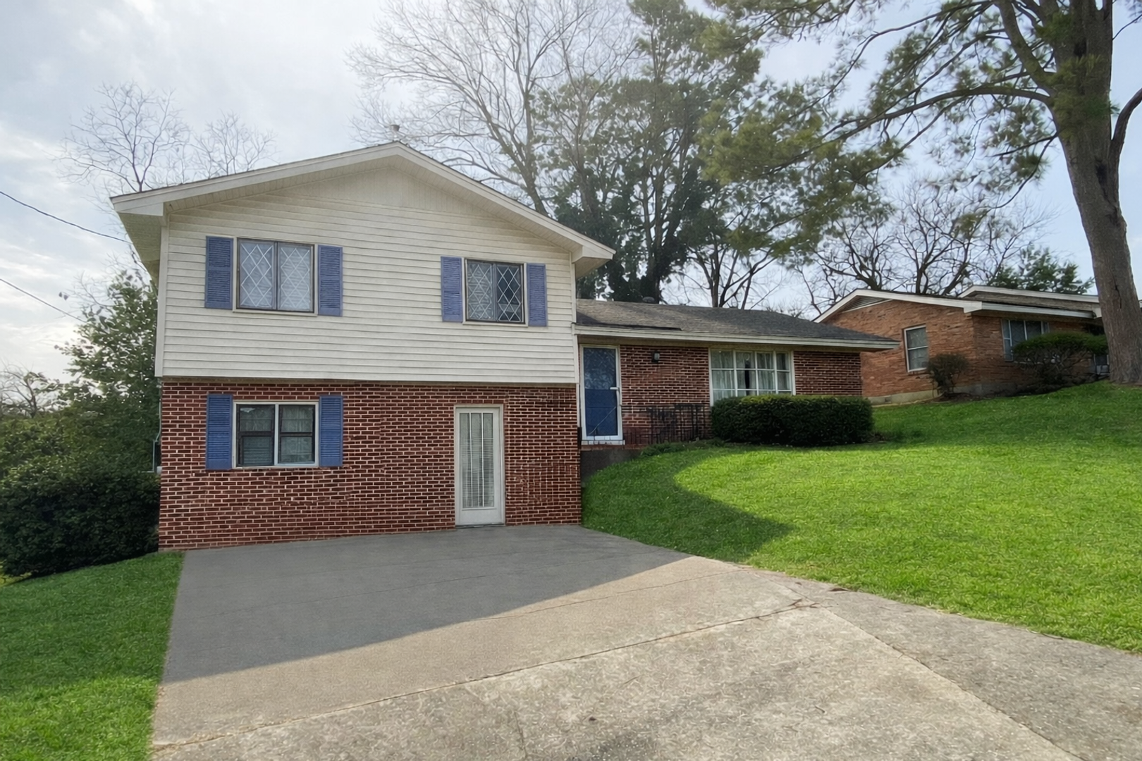 Montgomery House: 844 Sir Michael Drive