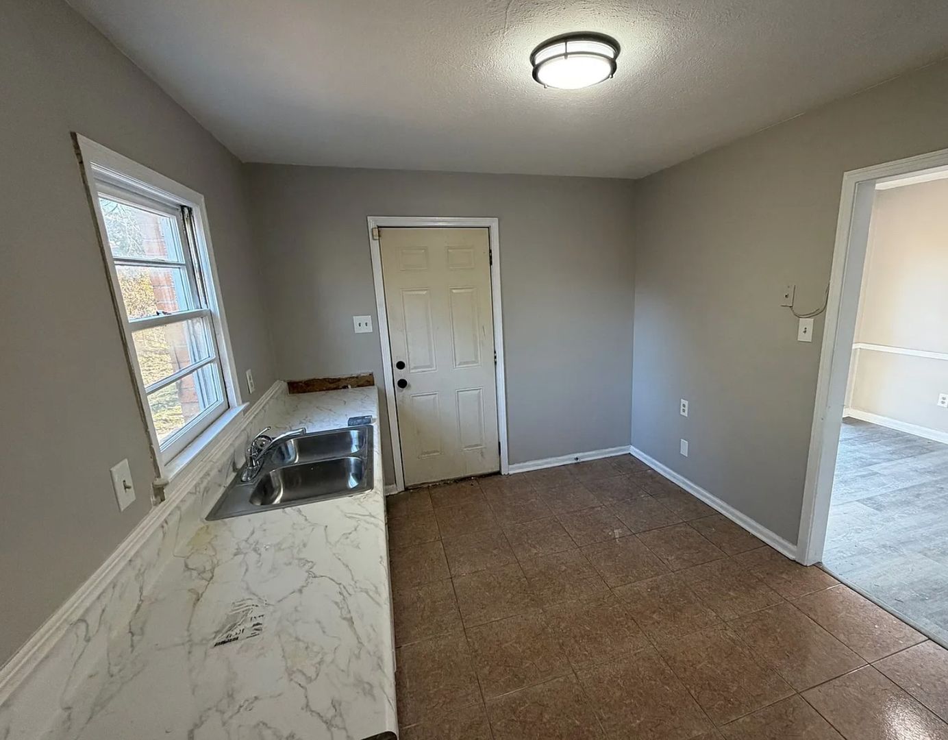 Montgomery House: 350 Southlawn Drive