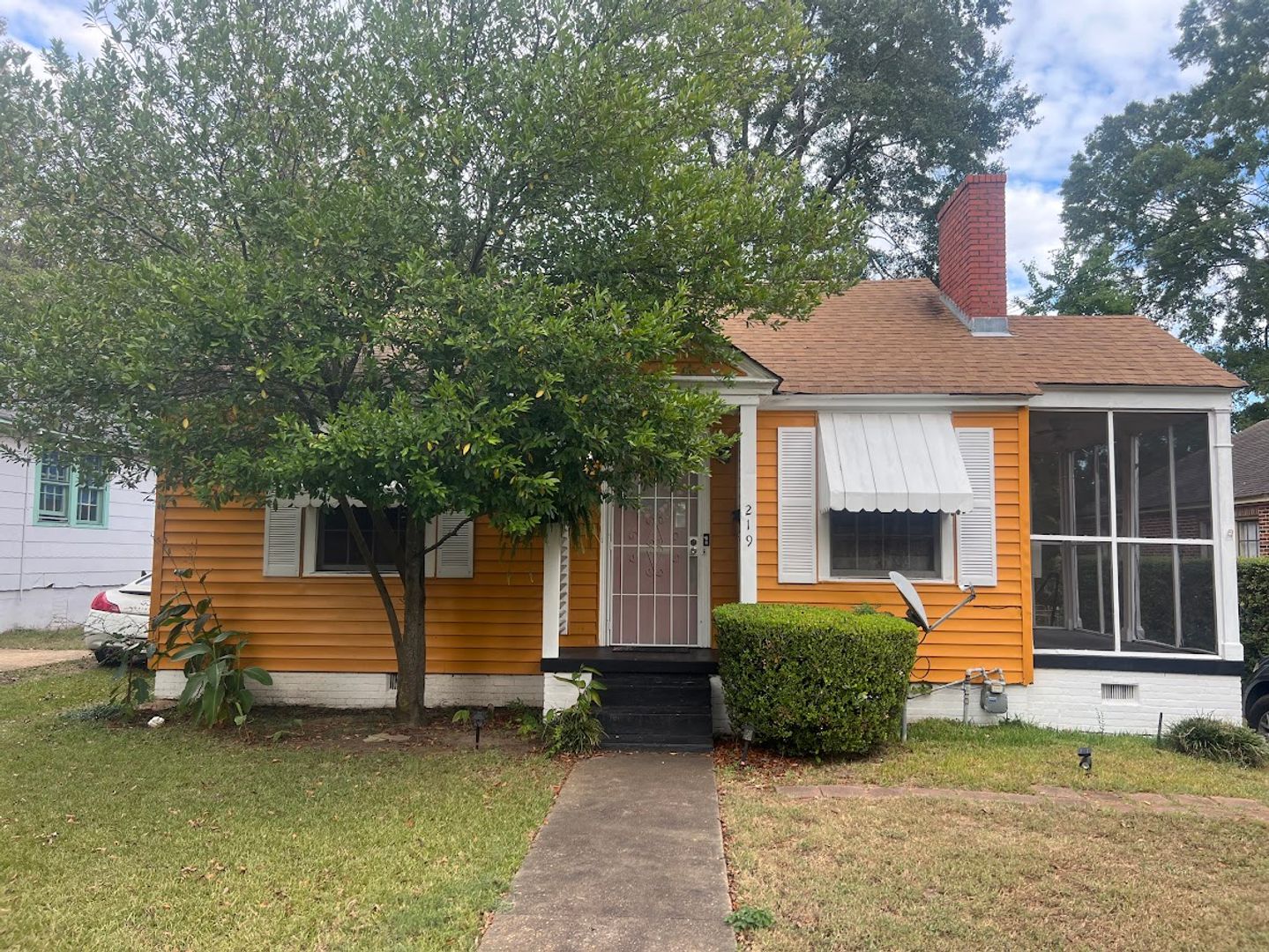 Montgomery House: 219 South Panama Street