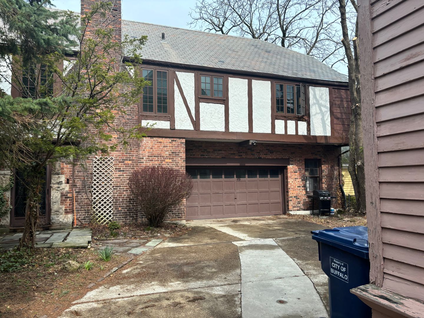 Buffalo Apartment: 96 Crescent