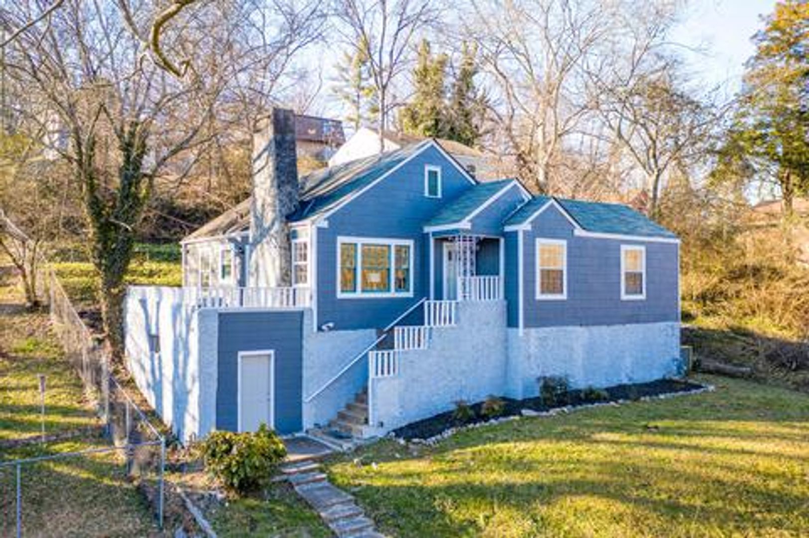 Chattanooga House: 203 N Seminole Dr