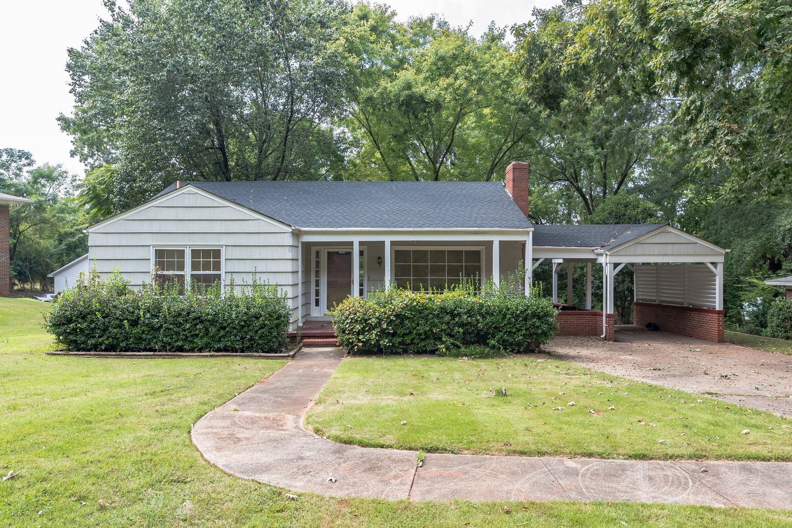 Birmingham House: 2264 Red Mountain Ter S