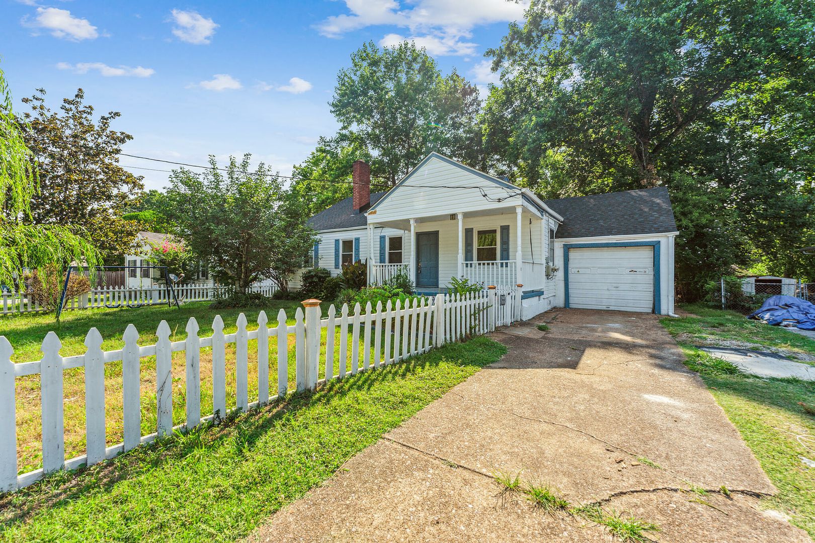 Chattanooga House: 806 S Moore Rd