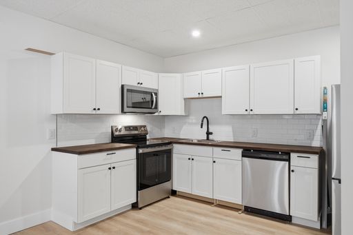 Modern 2BR Apartment with Brand-New Finishes – photo 1