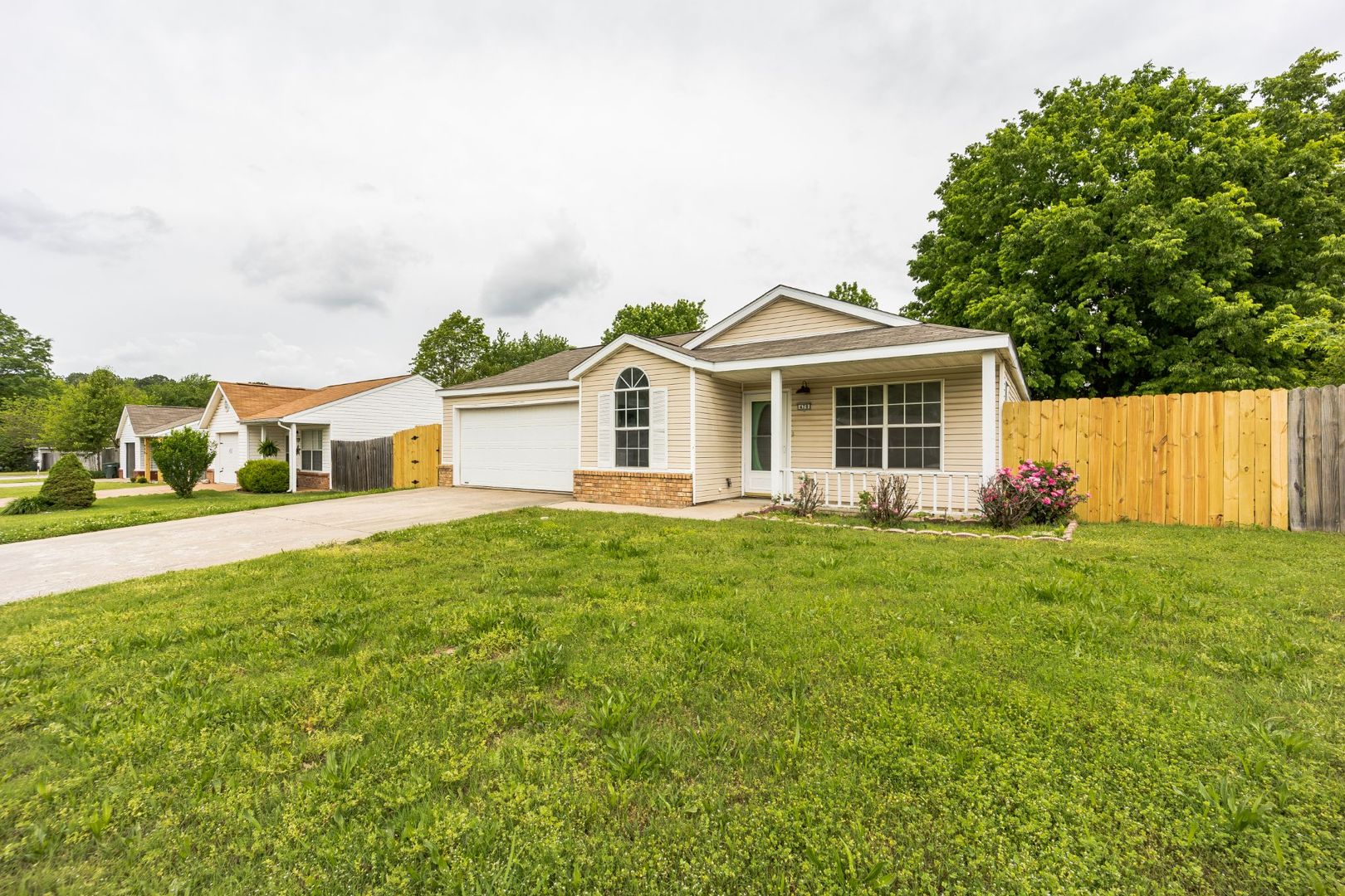 Fayetteville House: 478 E Evergreen Ln