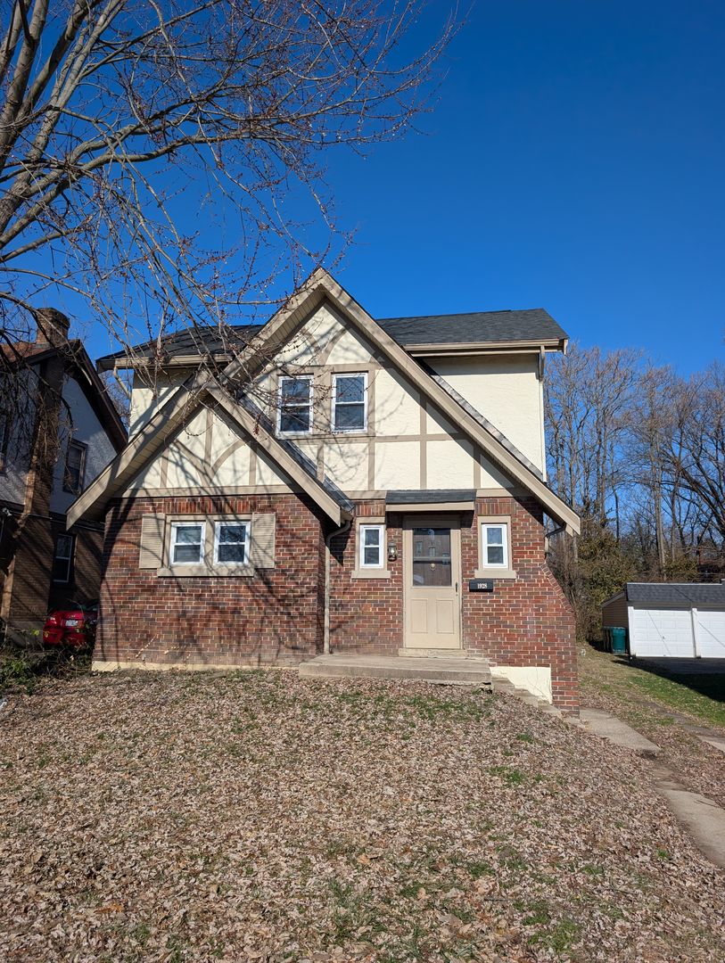 Cincinnati House: 1928 Lawn Ave