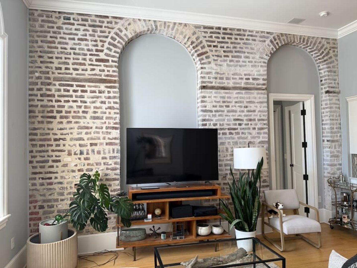 Charleston Apartment: 28 Broad St