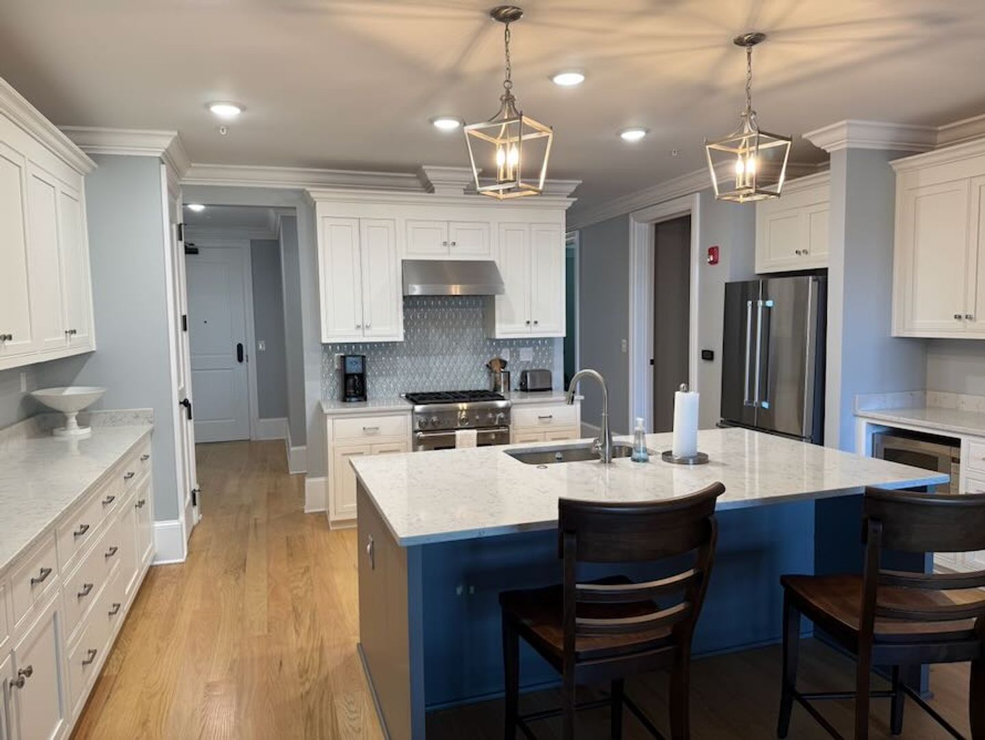 Charleston Apartment: 28 Broad St