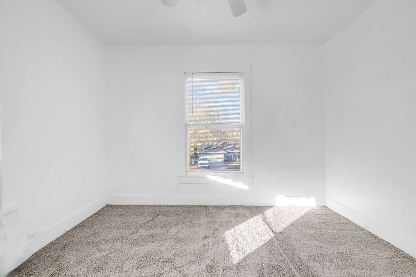 526 W Munson 8 of 12