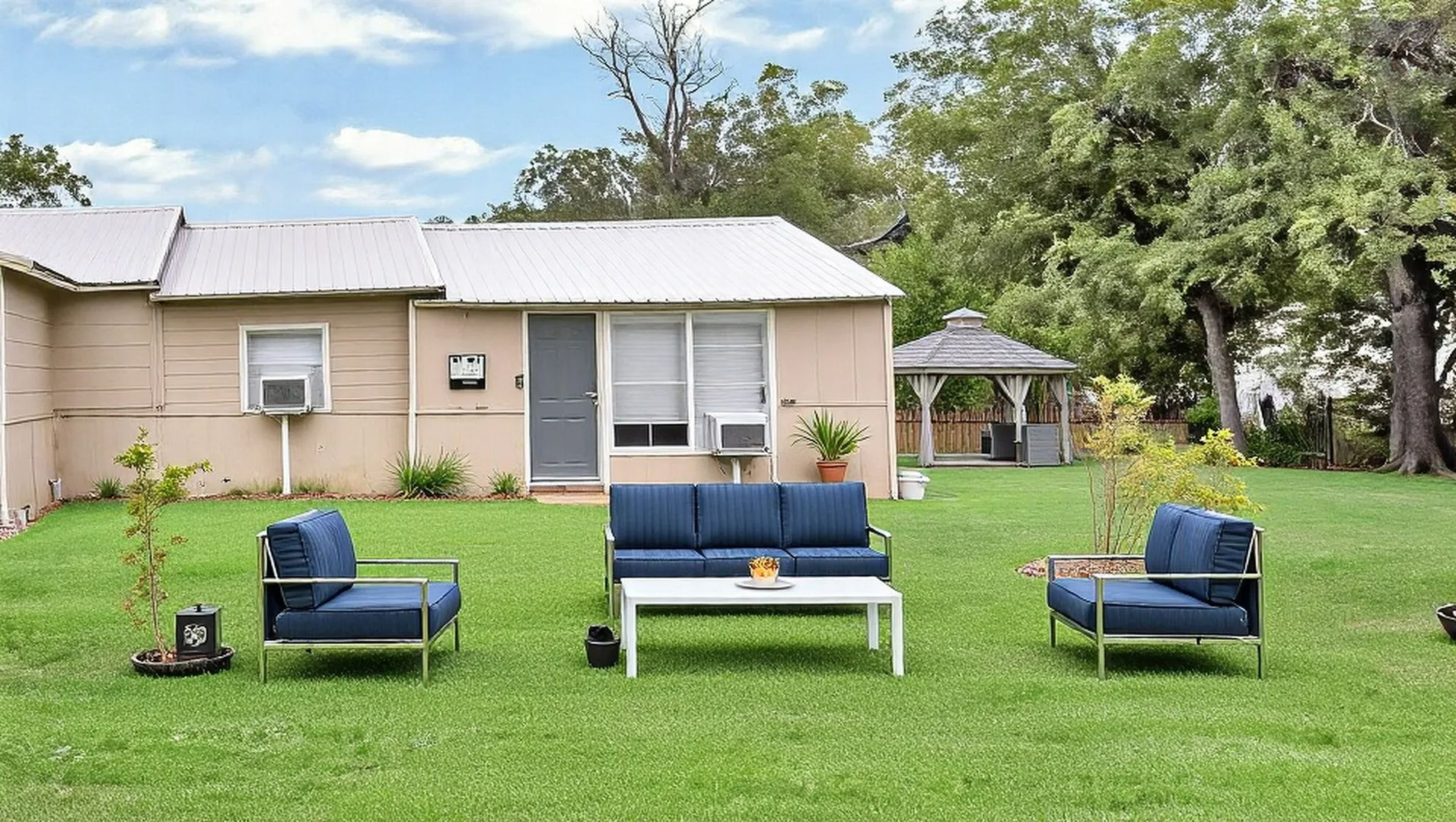 whitney Apartment: 415 S Colorado