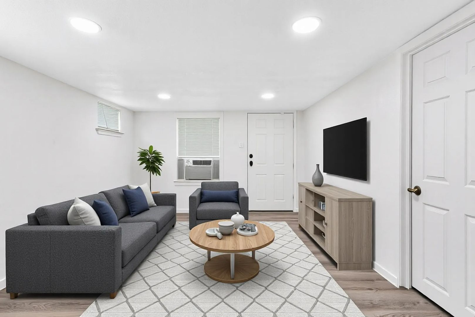 Kemp Apartment: 107 E 11th St