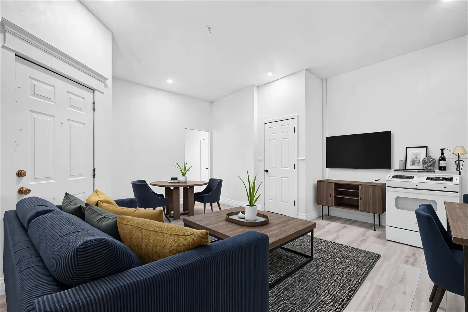 Denison Apartment: 526 W Munson St