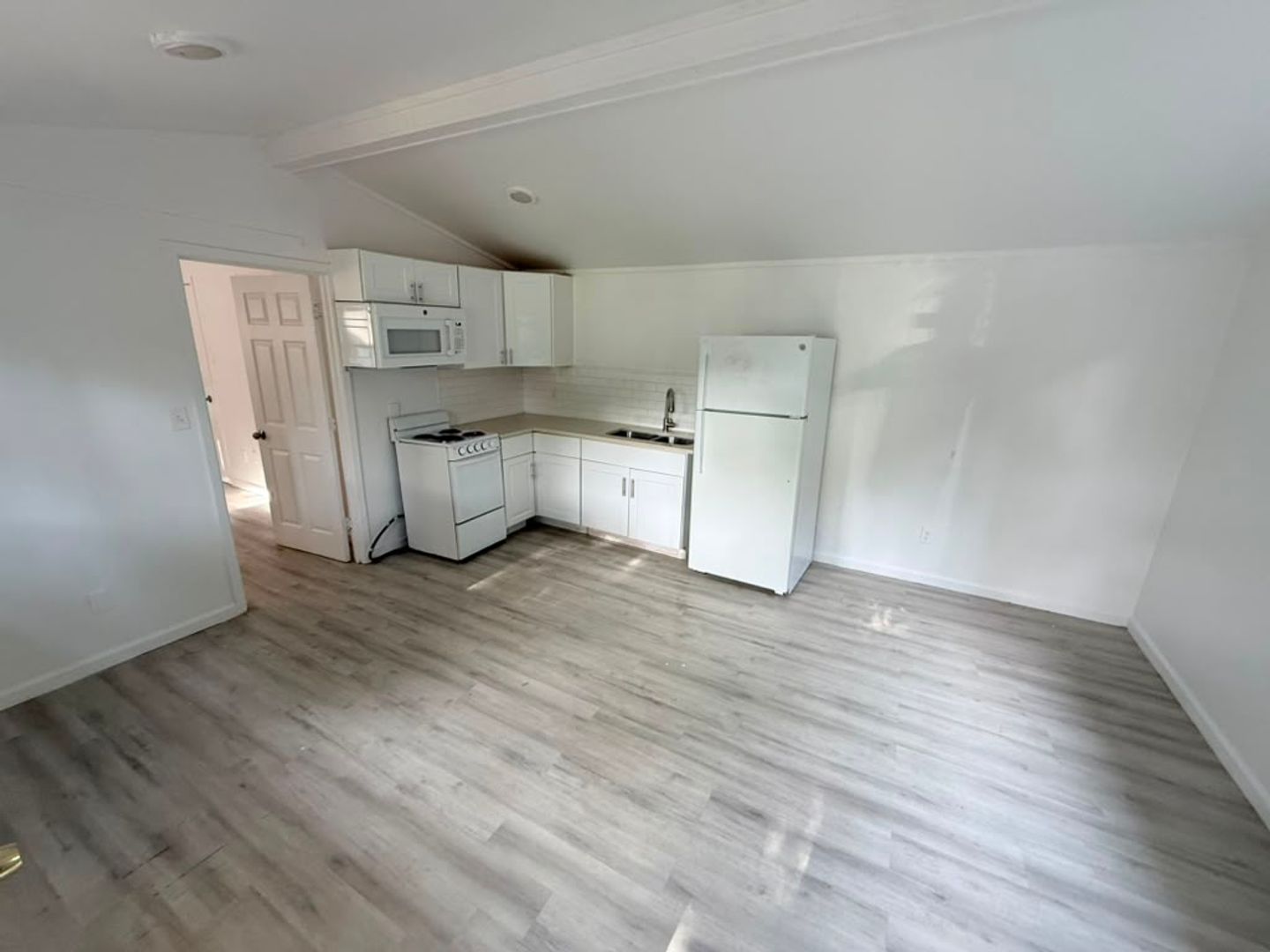 Comfortable and affordable Living in a Great Community 5 of 9