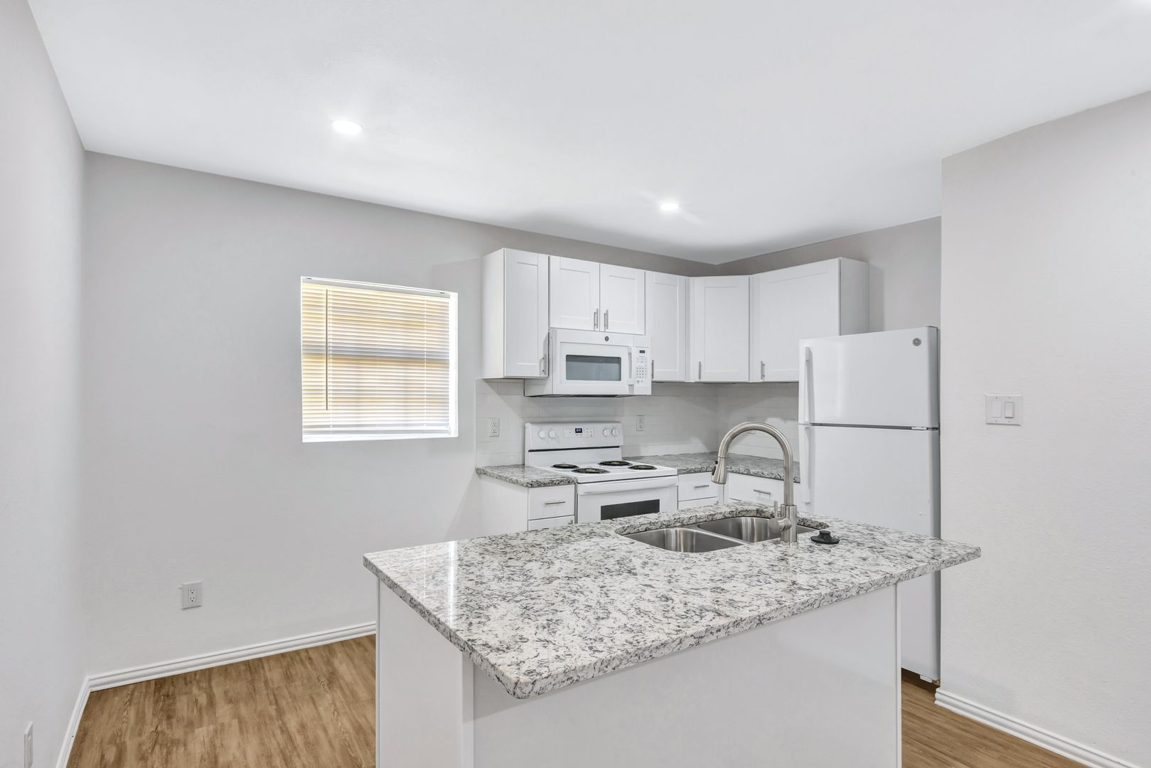 Fort Worth Apartment: 901 Bessie St, Fort Worth, TX 76104