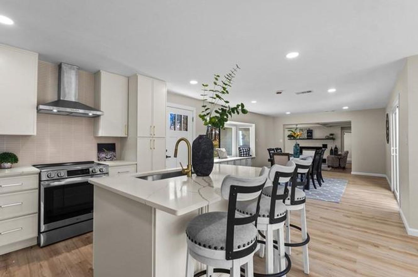 Mabank House: 2155 Hickory Trace