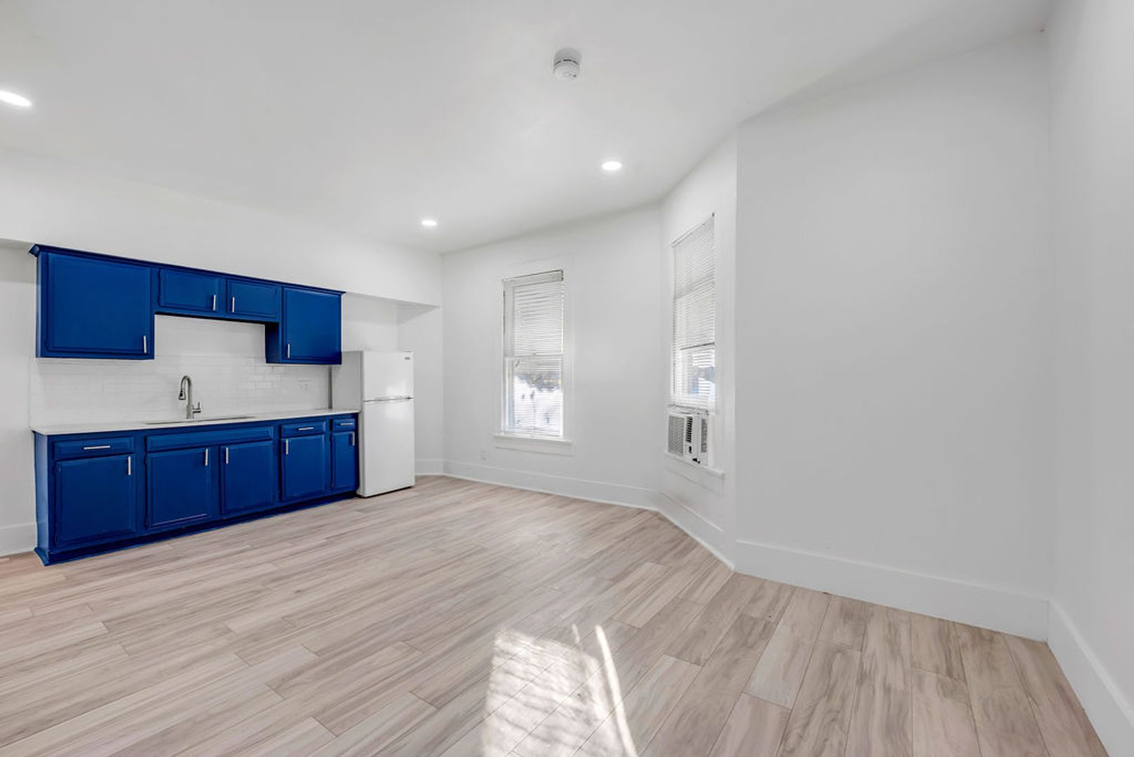 526 W Munson 7 of 12