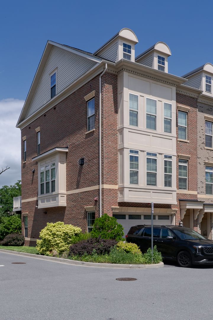 Rockville Townhome: 10225 Hilltop Ascent Dr