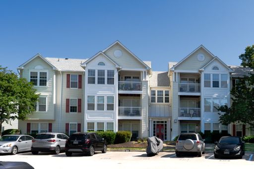 Bright & Updated 2 BD 2 BA Condo Conveniently located in Alexandria, VA – photo 1