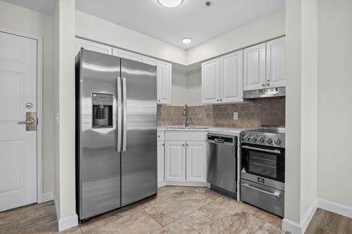 Modern 1 Bed / 1 Bath-528 square feet