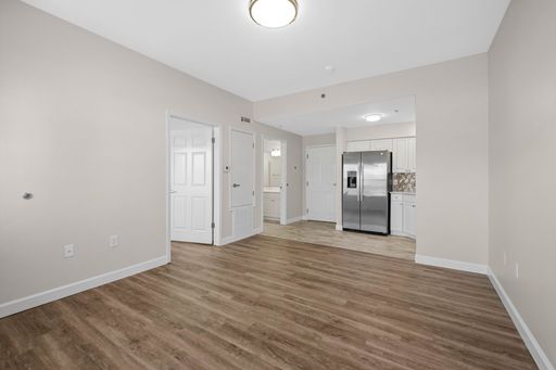 Modern 1 Bed / 1 Bath with Den-726 square feet