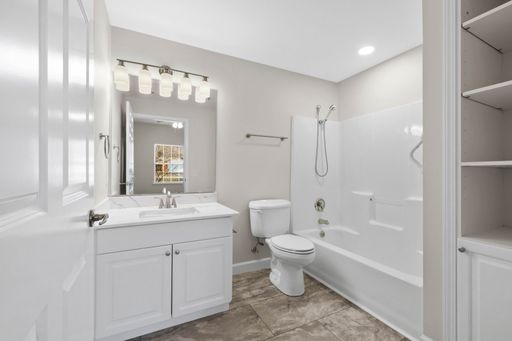 Modern 2 Bed / 2 Bath Studio-792 square feet
