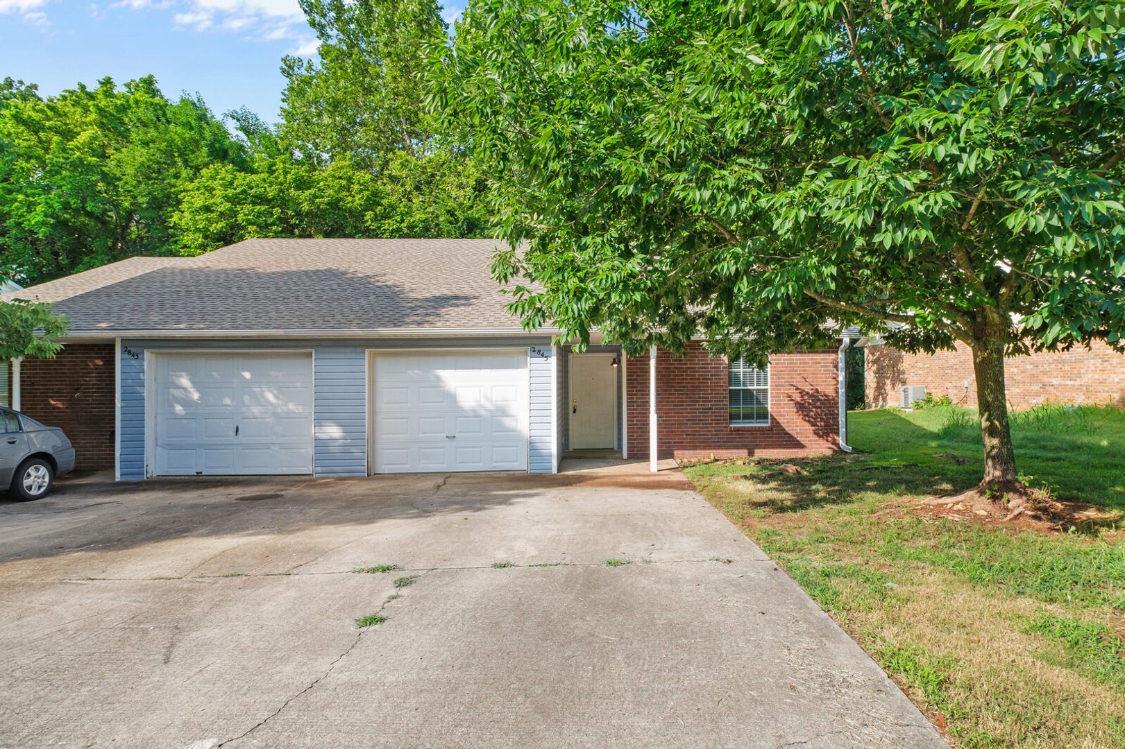 Fayetteville House: 2845 West Riverridge Dr